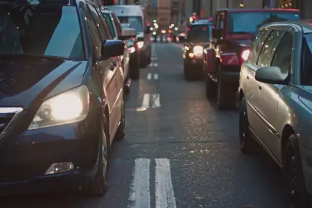 Autópálya matrica Magyarországon: Az útvonalak elengedhetetlen díja a járművezetők számára